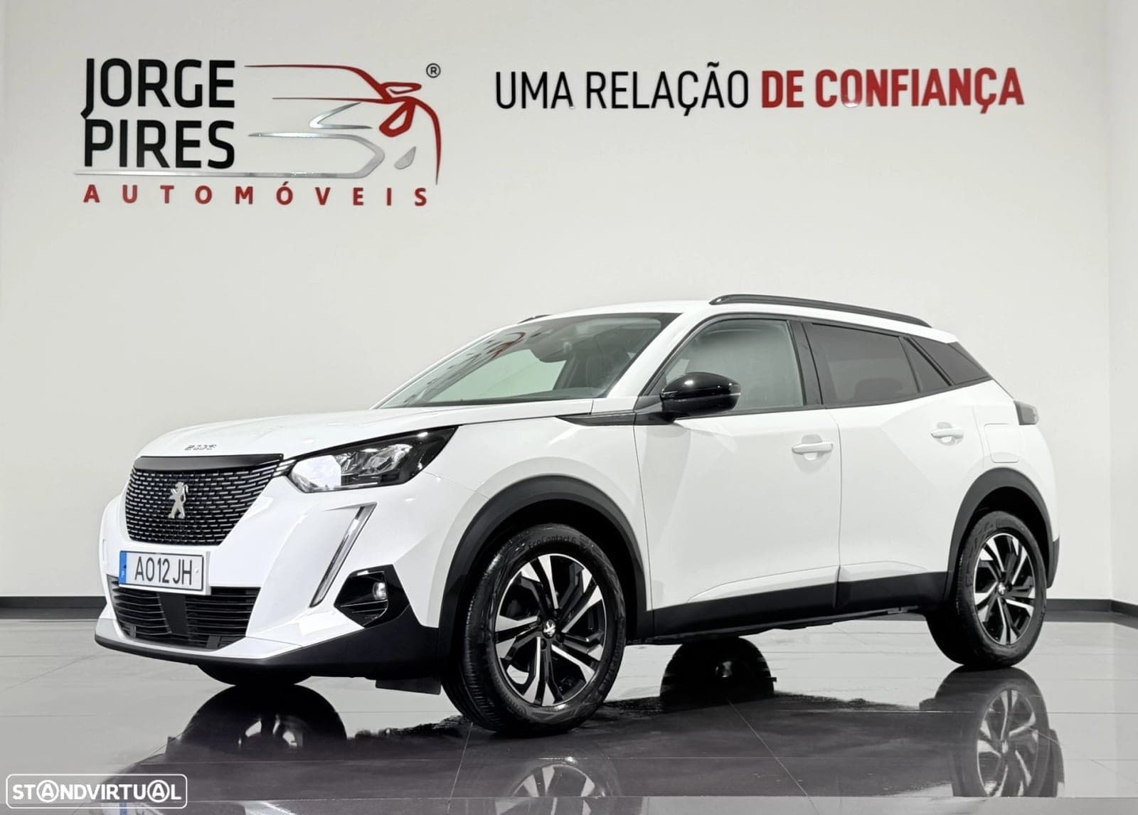Peugeot 2008 blanco, vista lateral delantera